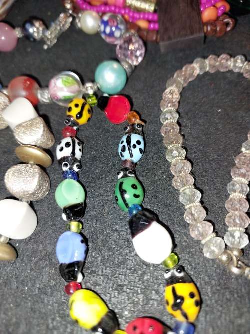 AN ANTIQUE AND VINTAGE JOB LOT BANGLES AND BRACELETS