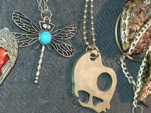 A VINTAGE COLLECTION COSTUME NECKLACES SOLD AS IS