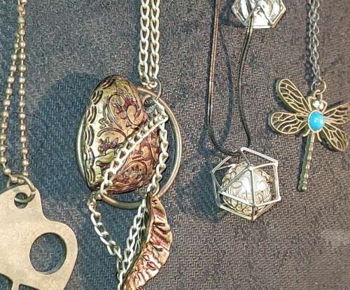 A VINTAGE COLLECTION COSTUME NECKLACES SOLD AS IS