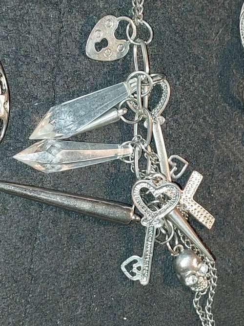 A VINTAGE COLLECTION COSTUME NECKLACES SOLD AS IS