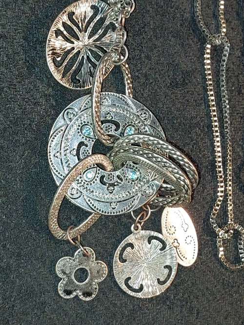 A VINTAGE COLLECTION COSTUME NECKLACES SOLD AS IS