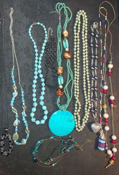 A COLLECTION OF VINTAGE TURQUOISE AND OTHER COSTUME NECKLACES SOLD AS IS