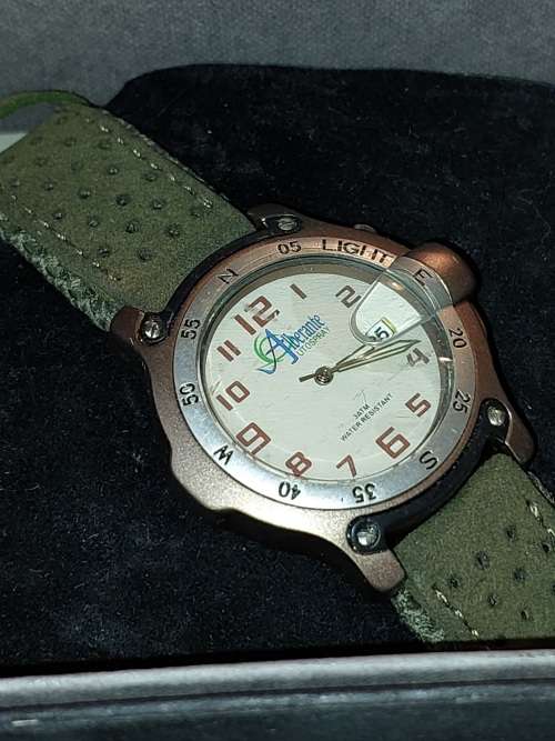 A COLLECTION OF VINTAGE MENS WATCHES SOLD AS IS NOT TESTED
