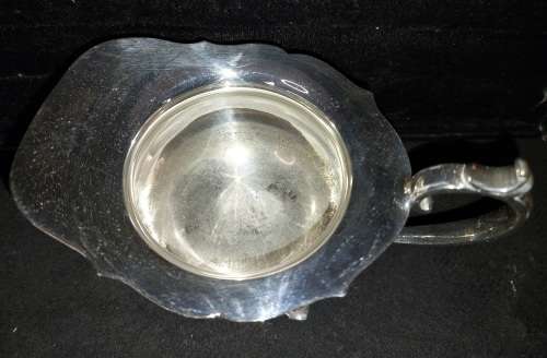 A VINTAGE COLLECTION KITCHENALIA SOLD AS IS