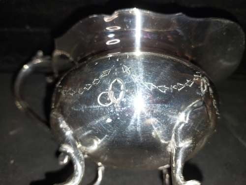 A VINTAGE COLLECTION KITCHENALIA SOLD AS IS