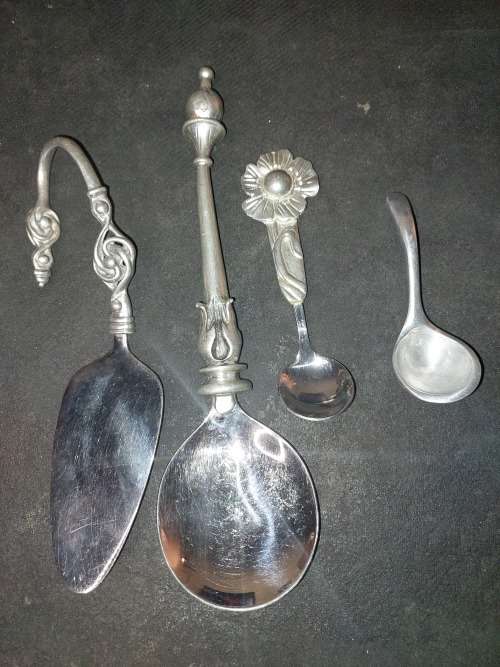 A COLLECTION OF ART DECOR KITCHENALIA SOLD AS IS