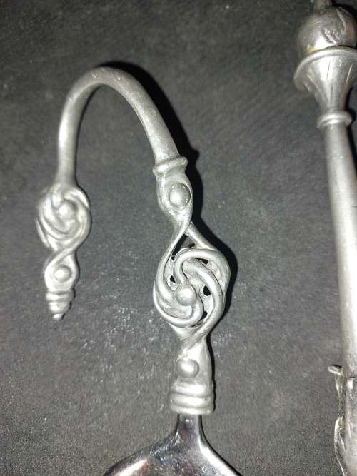 A COLLECTION OF ART DECOR KITCHENALIA SOLD AS IS