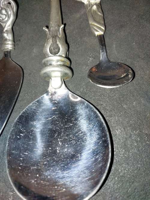 A COLLECTION OF ART DECOR KITCHENALIA SOLD AS IS