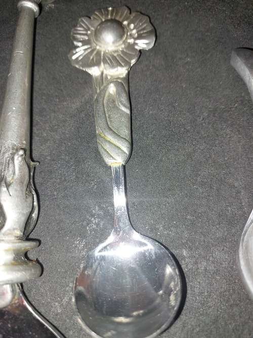 A COLLECTION OF ART DECOR KITCHENALIA SOLD AS IS