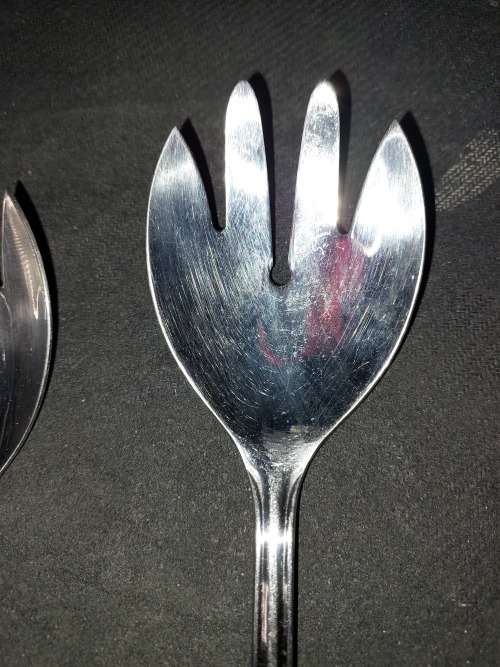 A JOBLOT STAINLESS STEEL SALAD TONGS AND LADELS SOLD AS IS