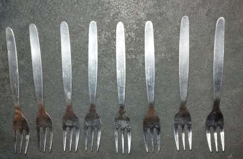 A SET OF 8 VINTAGE STAINLESS STEEL DESERT FORKS SOLD AS IS