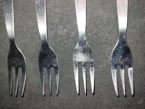 A SET OF 8 VINTAGE STAINLESS STEEL DESERT FORKS SOLD AS IS