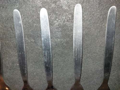 A SET OF 8 VINTAGE STAINLESS STEEL DESERT FORKS SOLD AS IS