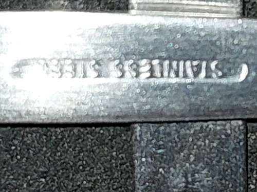 A SET OF 8 VINTAGE STAINLESS STEEL DESERT FORKS SOLD AS IS