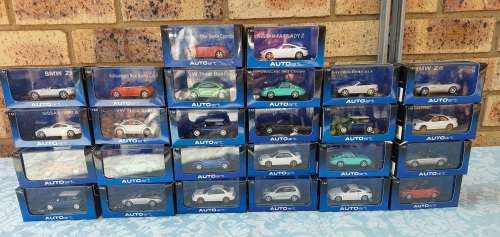 A COLLECTION OF 24 AUTO ART ADULT COLLECTORS EDITION DIECAST CARS IN MINT CONDITION SOLD AS IS