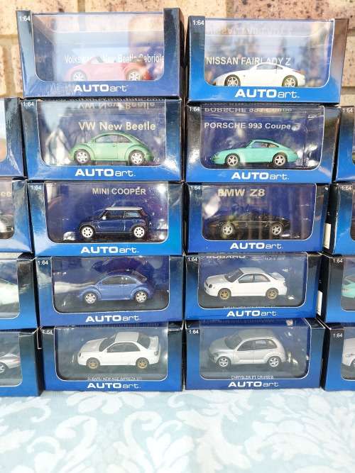 A COLLECTION OF 24 AUTO ART ADULT COLLECTORS EDITION DIECAST CARS IN MINT CONDITION SOLD AS IS