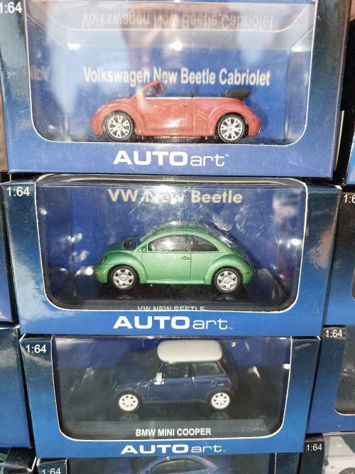A COLLECTION OF 24 AUTO ART ADULT COLLECTORS EDITION DIECAST CARS IN MINT CONDITION SOLD AS IS