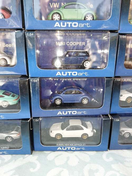 A COLLECTION OF 24 AUTO ART ADULT COLLECTORS EDITION DIECAST CARS IN MINT CONDITION SOLD AS IS