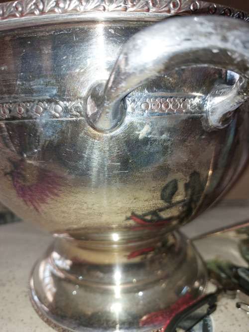 A BEAUTIFUL VINTAGE AND ANTIQUE SERANGO EPNS SOUP TURINE