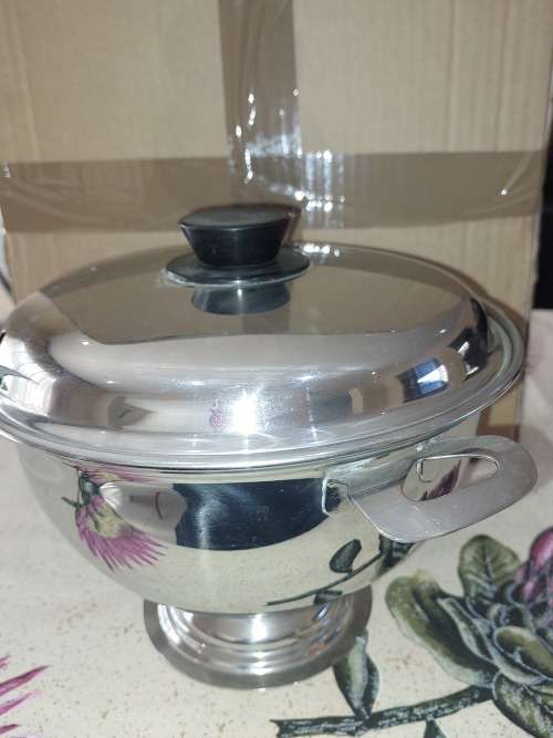 A VINTAGE STAINLESS STEEL SOUP TURINE WITH A LADEL