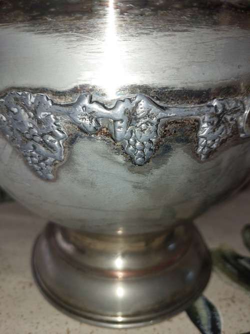 AN  ANTIQUE SERANGO EPNS SOUP TURINE WITH BASE SLIGHTLY DENTED SOLD AS IS