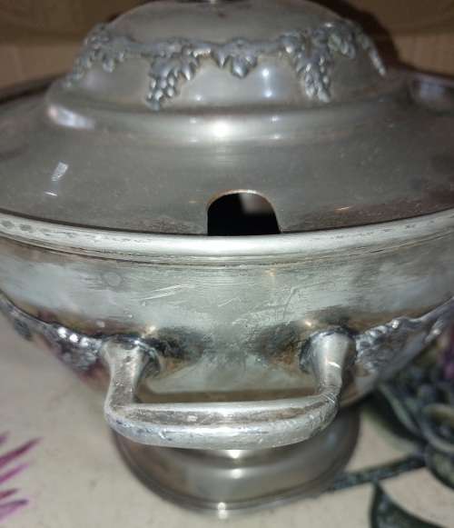 AN  ANTIQUE SERANGO EPNS SOUP TURINE WITH BASE SLIGHTLY DENTED SOLD AS IS