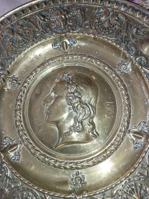 A PAIR OF VINTAGE BRASS WALL PLAQUES SOLD AS IS