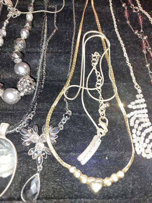 A VINTAGE JOB LOT SILVER PLATED AND STAINLESS STEEL COSTUME NECKLACES SOLD AS IS