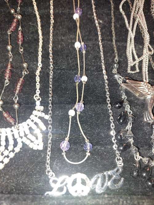 A VINTAGE JOB LOT SILVER PLATED AND STAINLESS STEEL COSTUME NECKLACES SOLD AS IS