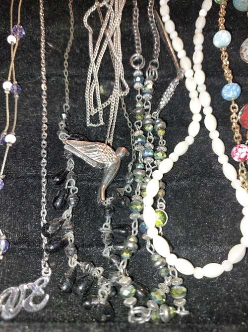 A VINTAGE JOB LOT SILVER PLATED AND STAINLESS STEEL COSTUME NECKLACES SOLD AS IS