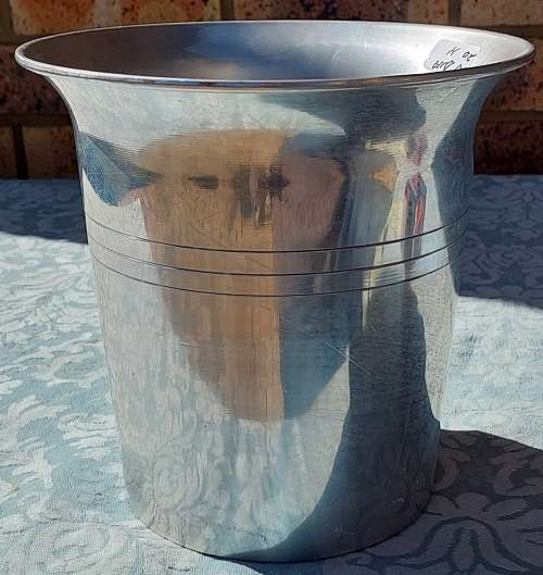 A VINTAGE ALUMINUM ALLOY ICE BUCKET SOLD AS IS