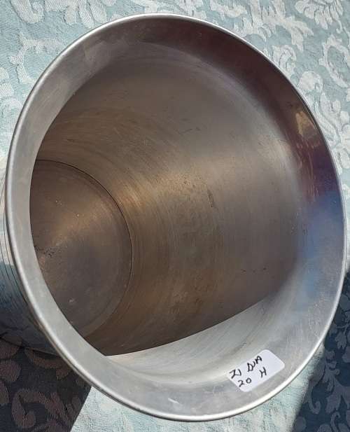 A VINTAGE ALUMINUM ALLOY ICE BUCKET SOLD AS IS
