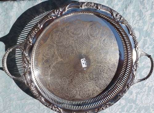 A VINTAGE SERANCO SILVER PLATED ON BRASS 50 CM DIAMETER SERVING TRAY SOLD AS IS