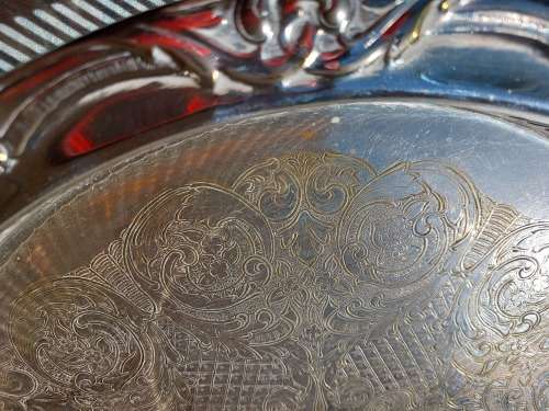 A VINTAGE SERANCO SILVER PLATED ON BRASS 50 CM DIAMETER SERVING TRAY SOLD AS IS