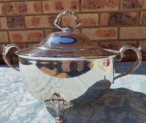 A VINTAGE VICTORIAN STYLE  EM -ESS SP ON COPPER TURINE SOLD AS IS