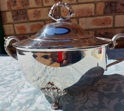 A VINTAGE VICTORIAN STYLE  EM -ESS SP ON COPPER TURINE SOLD AS IS
