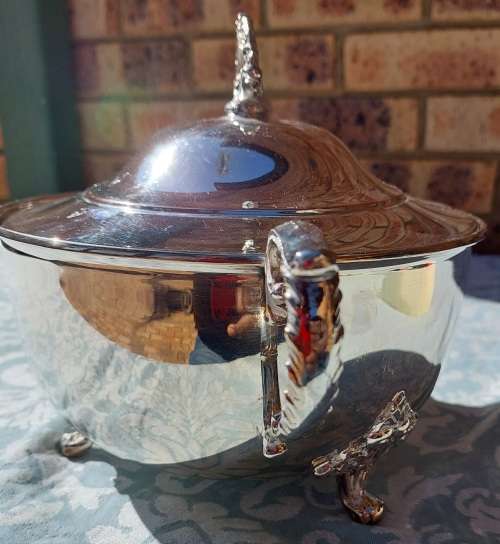 A VINTAGE VICTORIAN STYLE  EM -ESS SP ON COPPER TURINE SOLD AS IS