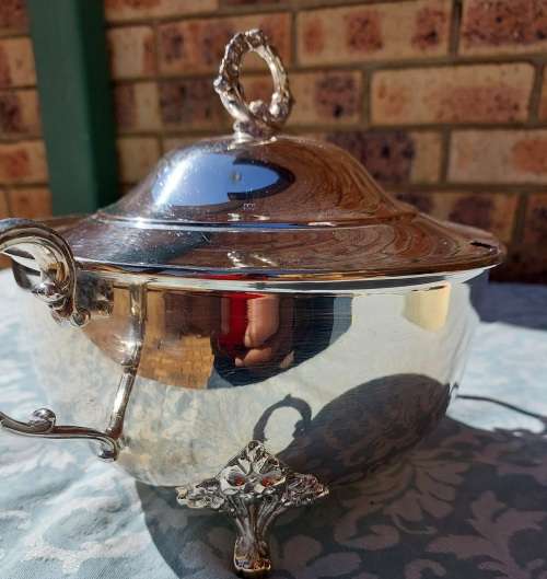 A VINTAGE VICTORIAN STYLE  EM -ESS SP ON COPPER TURINE SOLD AS IS