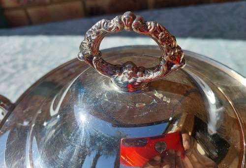 A VINTAGE VICTORIAN STYLE  EM -ESS SP ON COPPER TURINE SOLD AS IS