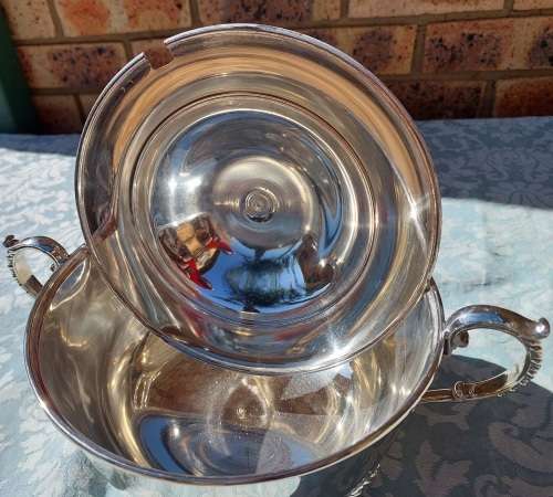 A VINTAGE VICTORIAN STYLE  EM -ESS SP ON COPPER TURINE SOLD AS IS