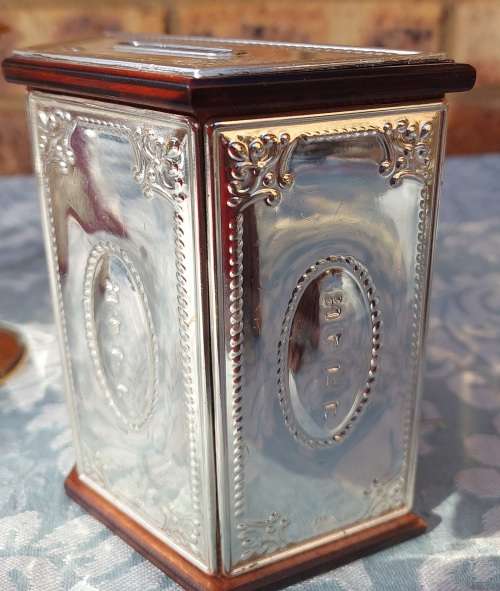 A COLLECTION OF JUDAICA SOLD AS IS