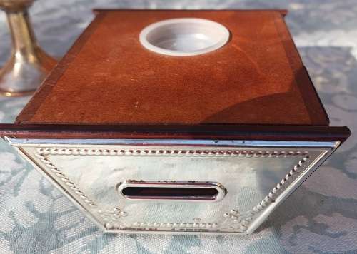 A COLLECTION OF JUDAICA SOLD AS IS