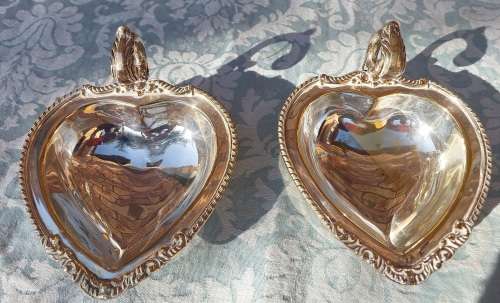 A MATCHING PAIR VINTAGE VICTORIAN LEAF SHAPED SERVING TRAYS SILVER PLATED