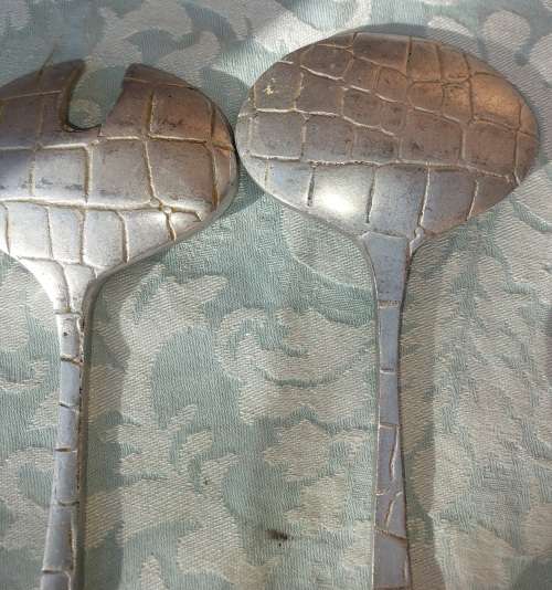 A PAIR OF ALUMINIUM ALLOY SALAD TONGS SOLD AS IS