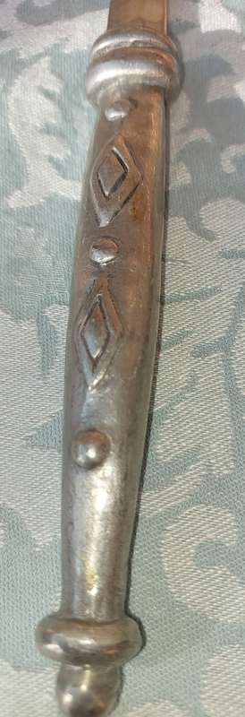 AN ART DECOR PAIR OF ALUMINUM ALLOY HANDLED SALAD TONGS SOLD AS IS