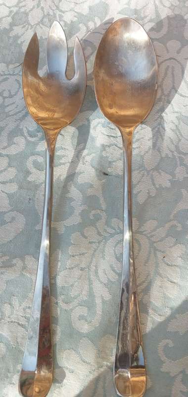 A CLASSIC DESIGNED PAIR OF SALAD TONGS SOLD AS IS