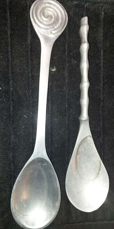 A PAIR OF ALUMINIUM ALLOY SALAD LADELS SOLD AS IS
