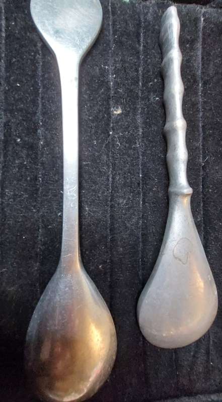 A PAIR OF ALUMINIUM ALLOY SALAD LADELS SOLD AS IS