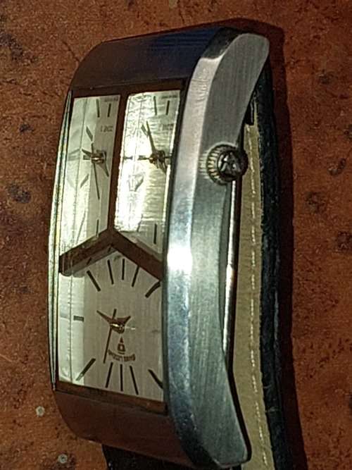A RARE 3 TIME ZONE SWISS LEGEND UNISEX WRIST WATCH SOLD AS IS NOT TESTED