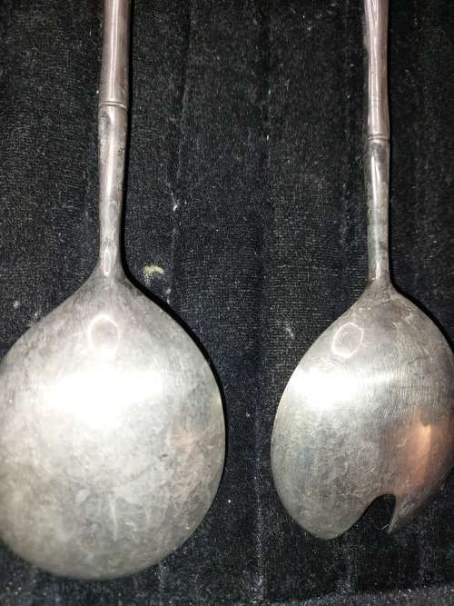 A SET BAMBOO STYLE STAINLESS STEEL SALAD LADELS